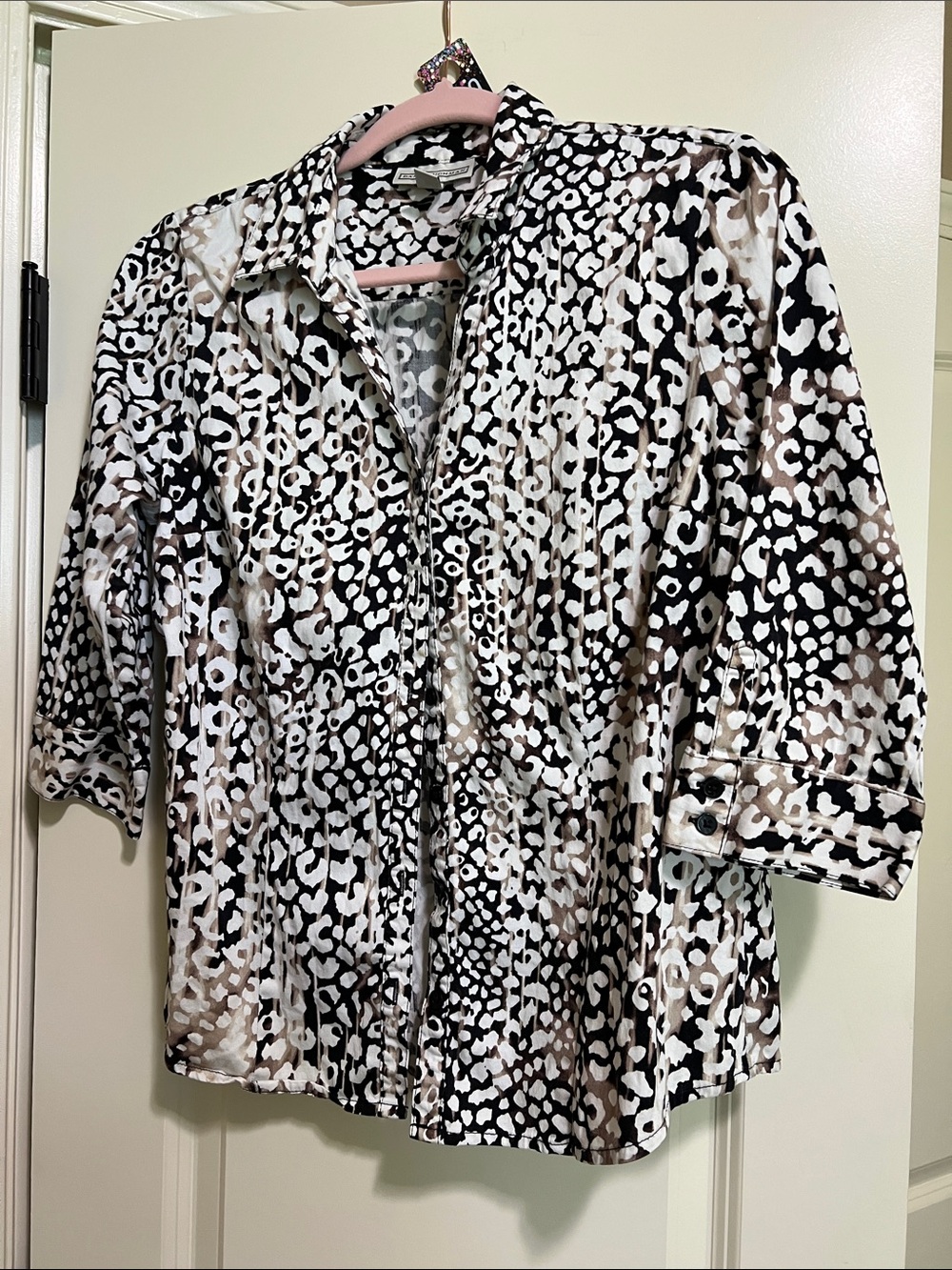 🌻🌻 Dana Buchman Black, White & Brown Printed Button-Front Blouse H29